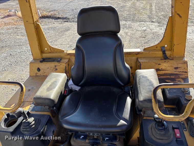 image for item FK1026 2003 Caterpillar D4G XL dozer