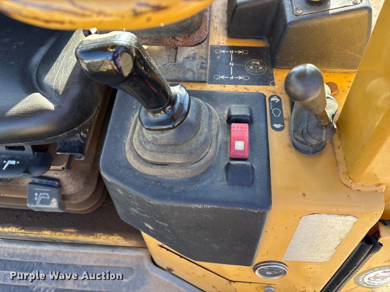 image for item FK1026 2003 Caterpillar D4G XL dozer