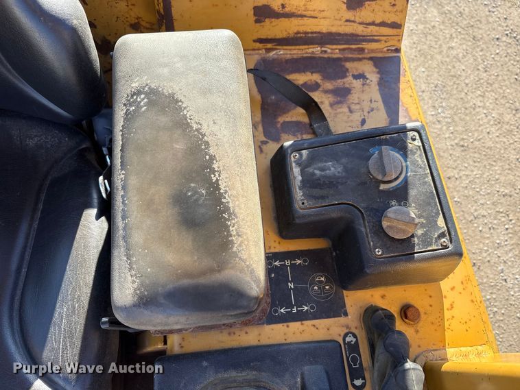 image for item FK1026 2003 Caterpillar D4G XL dozer