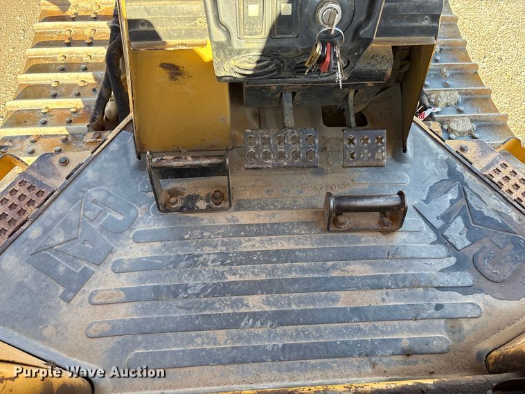 image for item FK1026 2003 Caterpillar D4G XL dozer