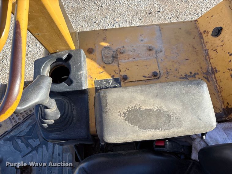 image for item FK1026 2003 Caterpillar D4G XL dozer