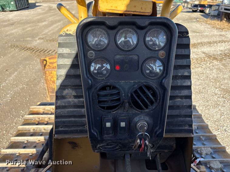 image for item FK1026 2003 Caterpillar D4G XL dozer