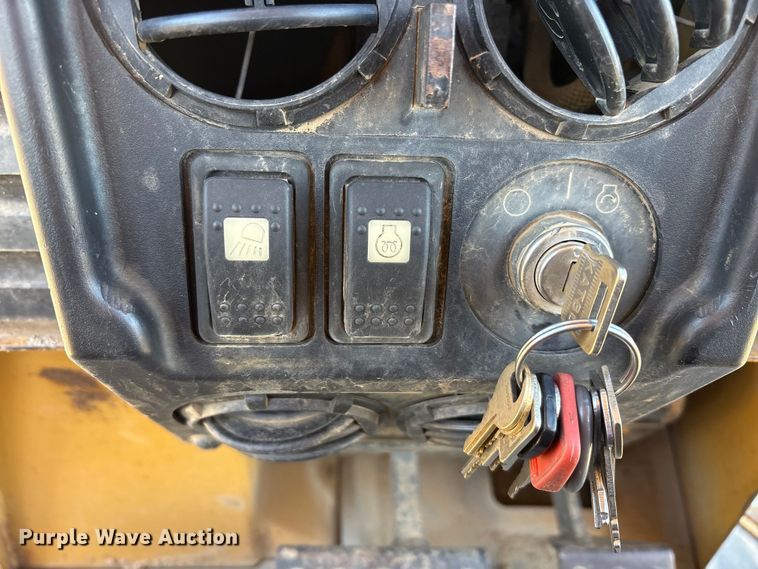 image for item FK1026 2003 Caterpillar D4G XL dozer