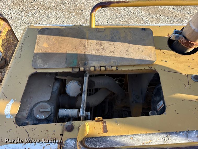 image for item FK1026 2003 Caterpillar D4G XL dozer