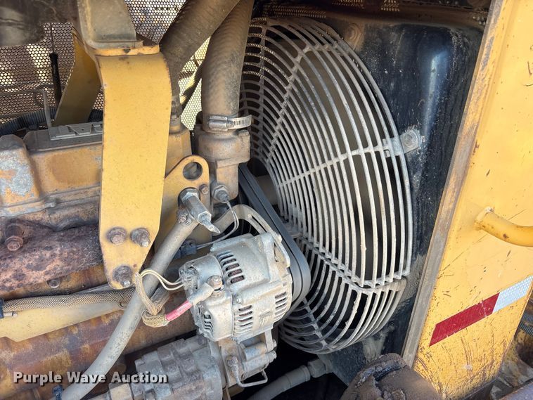 image for item FK1026 2003 Caterpillar D4G XL dozer