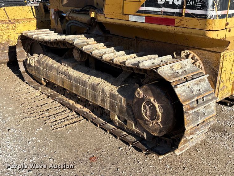 image for item FK1026 2003 Caterpillar D4G XL dozer