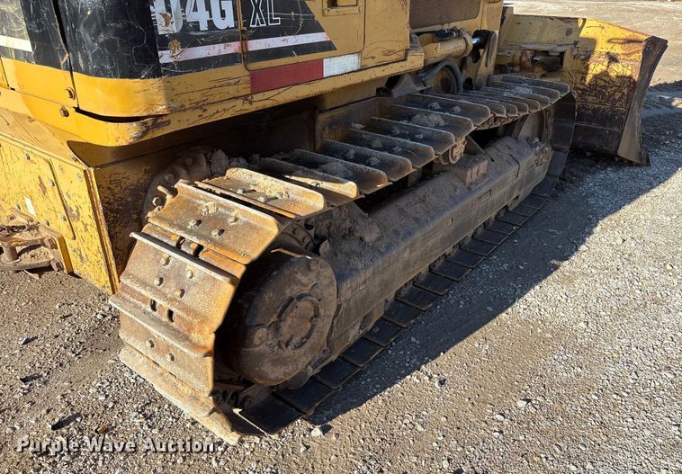 image for item FK1026 2003 Caterpillar D4G XL dozer