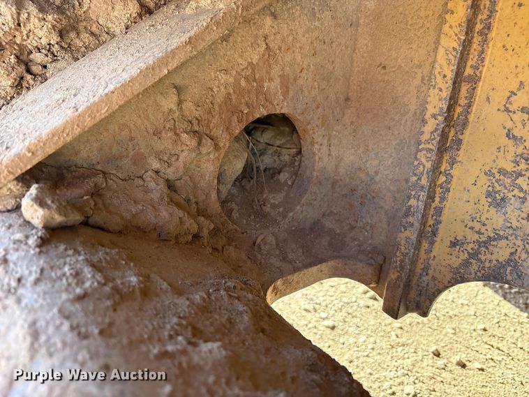 image for item FK1026 2003 Caterpillar D4G XL dozer