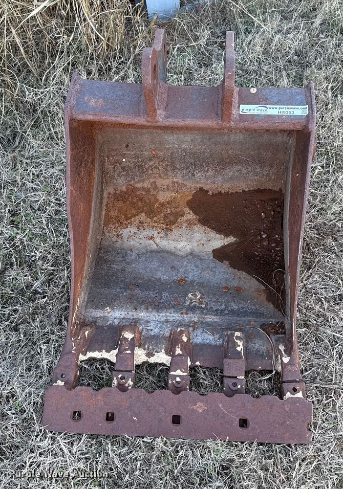 image for item HI9353 Tooth-Pro 3FB24 excavator bucket