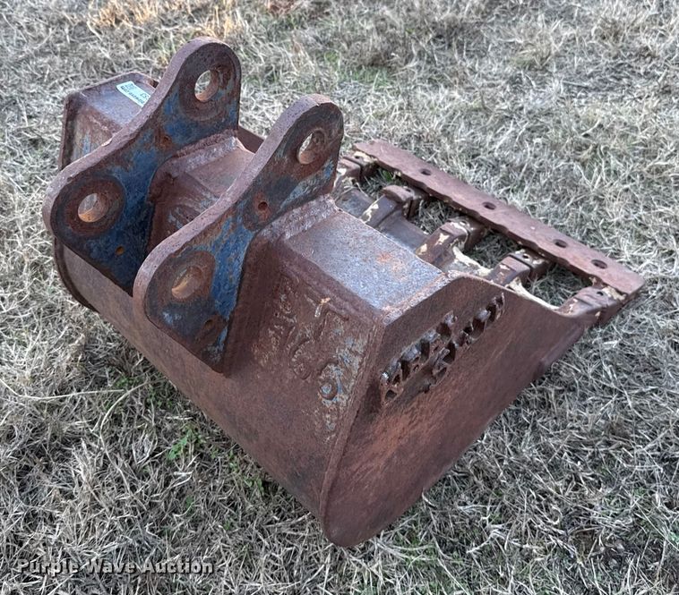 image for item HI9353 Tooth-Pro 3FB24 excavator bucket