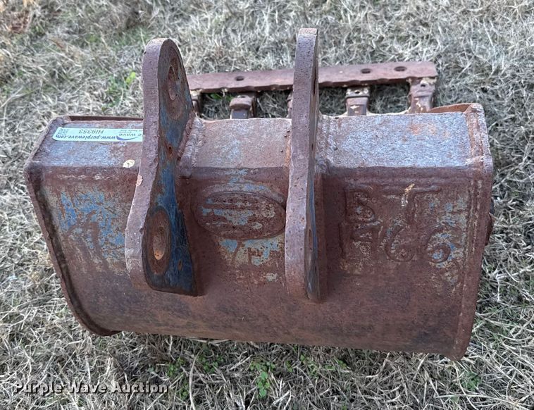 image for item HI9353 Tooth-Pro 3FB24 excavator bucket