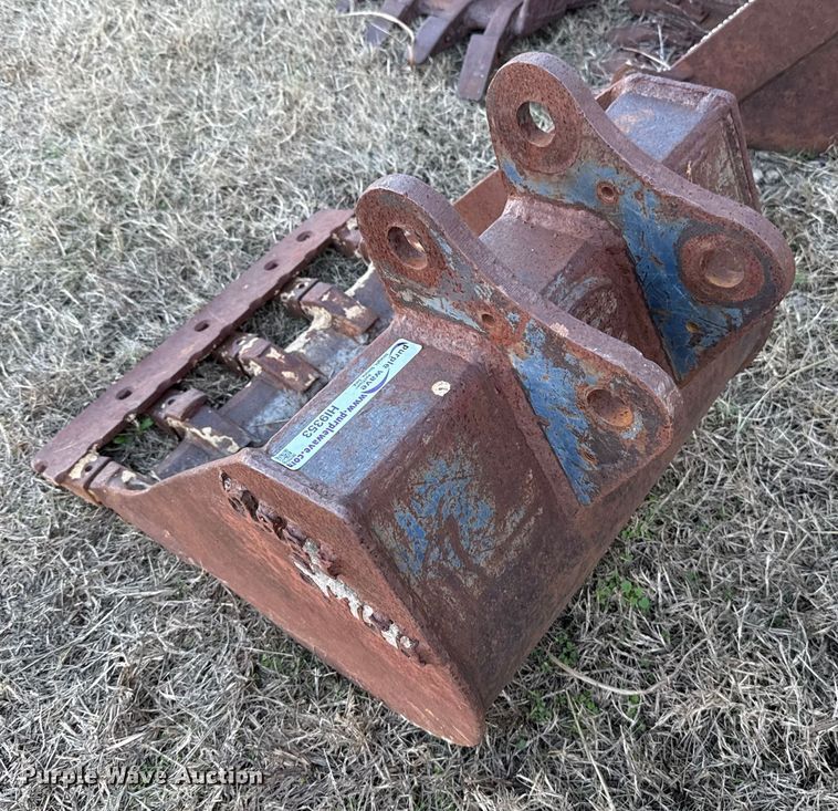 image for item HI9353 Tooth-Pro 3FB24 excavator bucket