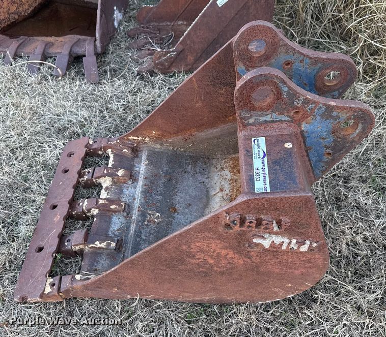 image for item HI9353 Tooth-Pro 3FB24 excavator bucket