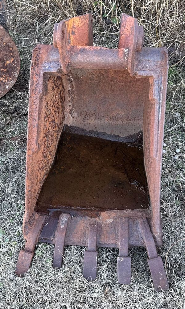 image for item HI9355 Excavator bucket