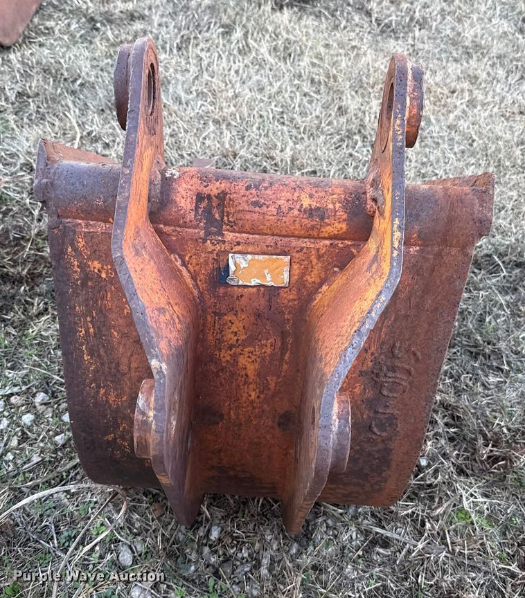 image for item HI9355 Excavator bucket