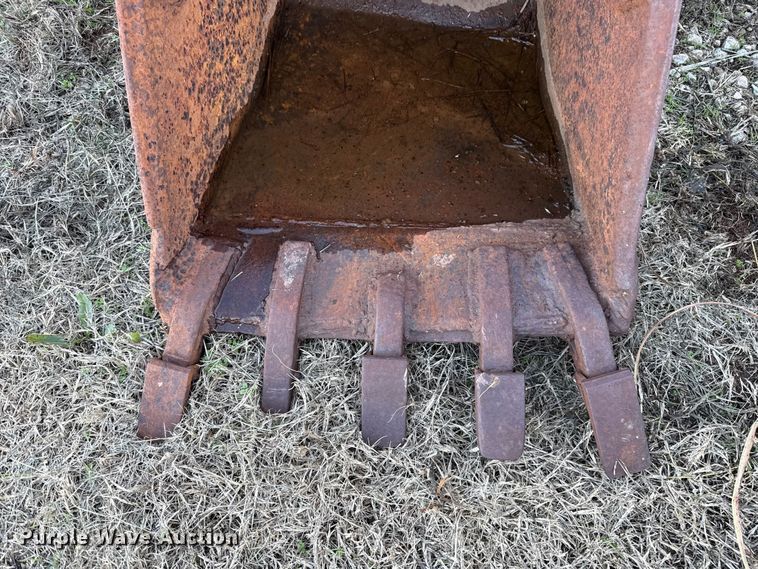 image for item HI9355 Excavator bucket