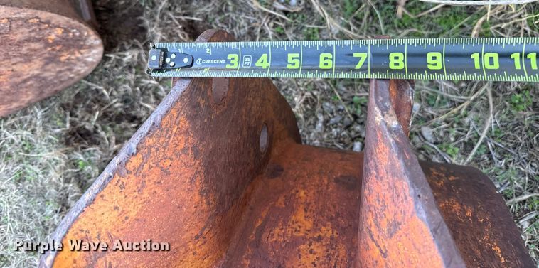 image for item HI9355 Excavator bucket