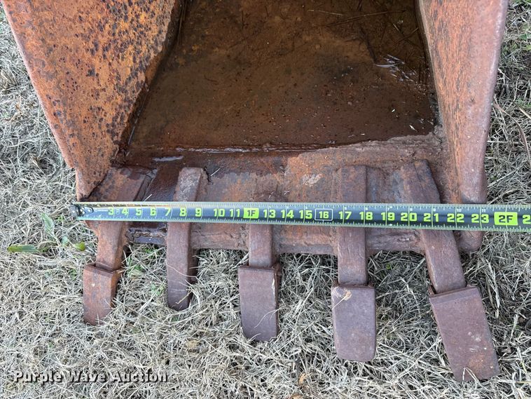 image for item HI9355 Excavator bucket