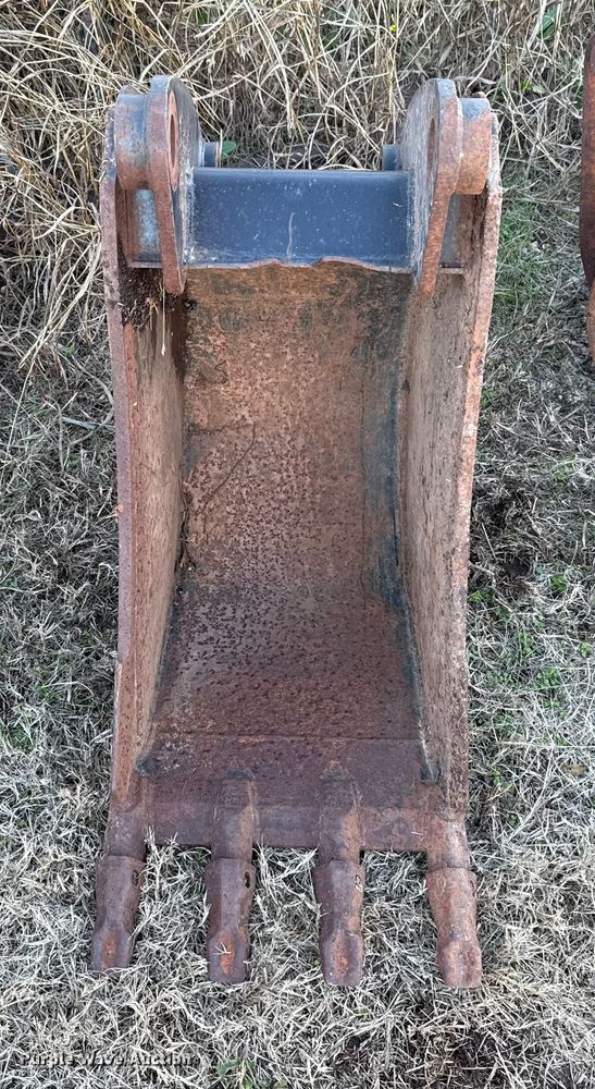 image for item HI9356 Caterpillar backhoe bucket