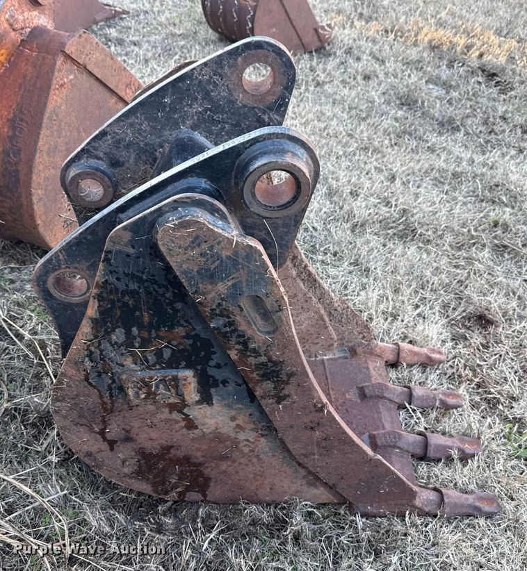 image for item HI9356 Caterpillar backhoe bucket