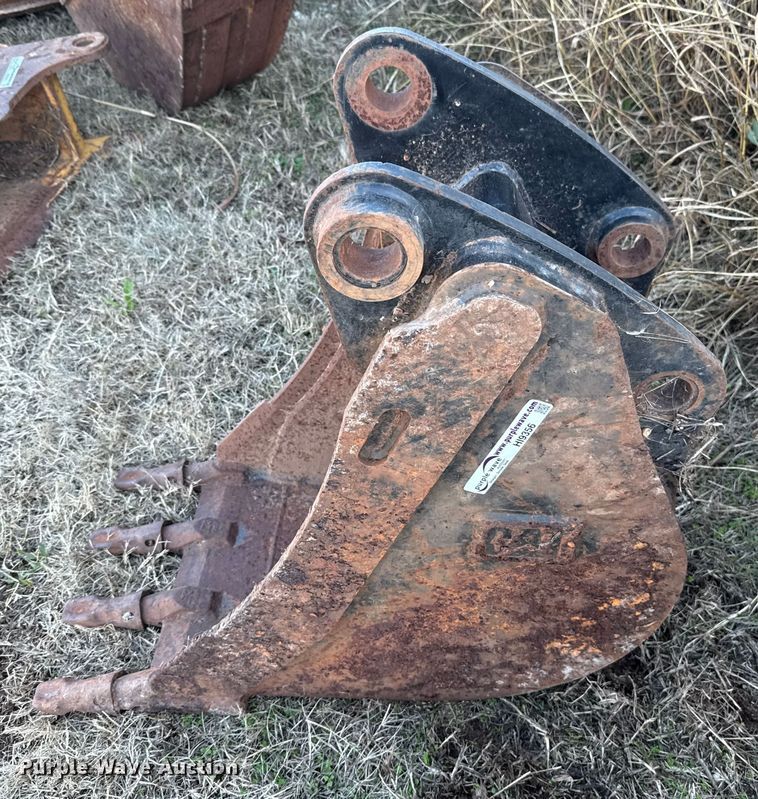 image for item HI9356 Caterpillar backhoe bucket