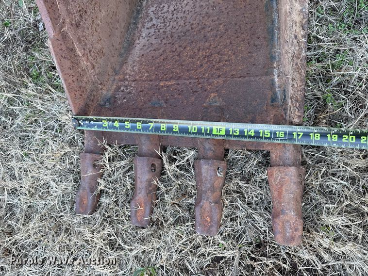 image for item HI9356 Caterpillar backhoe bucket