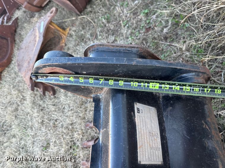 image for item HI9356 Caterpillar backhoe bucket