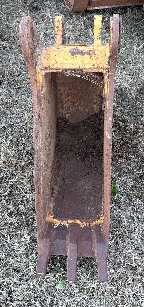 image for item HI9357 Backhoe bucket