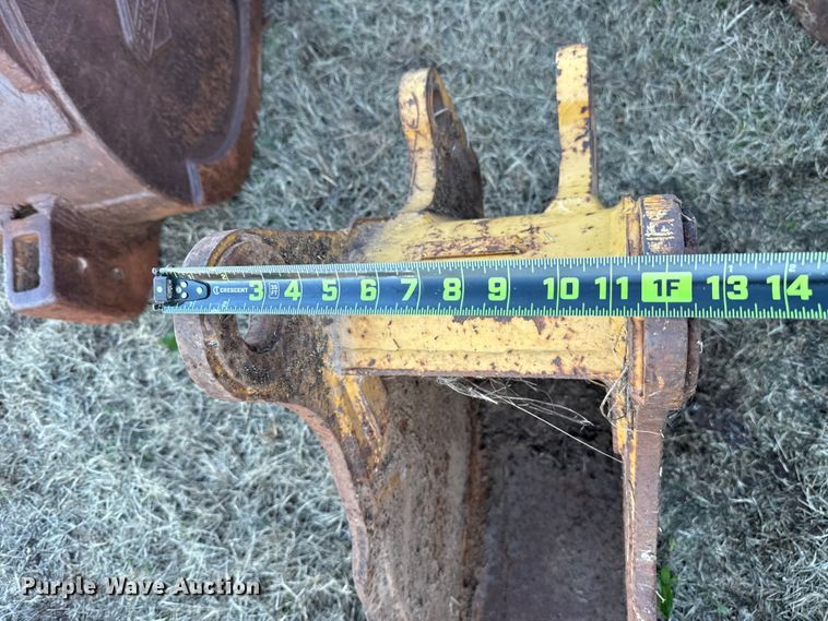 image for item HI9357 Backhoe bucket