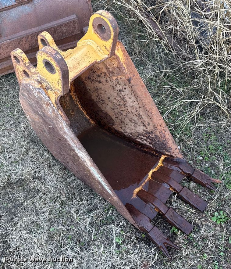 image for item HI9358 Backhoe bucket