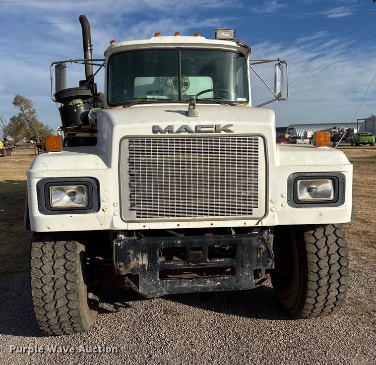 image for item NA9843 1995 Mack RD690S ready mix truck
