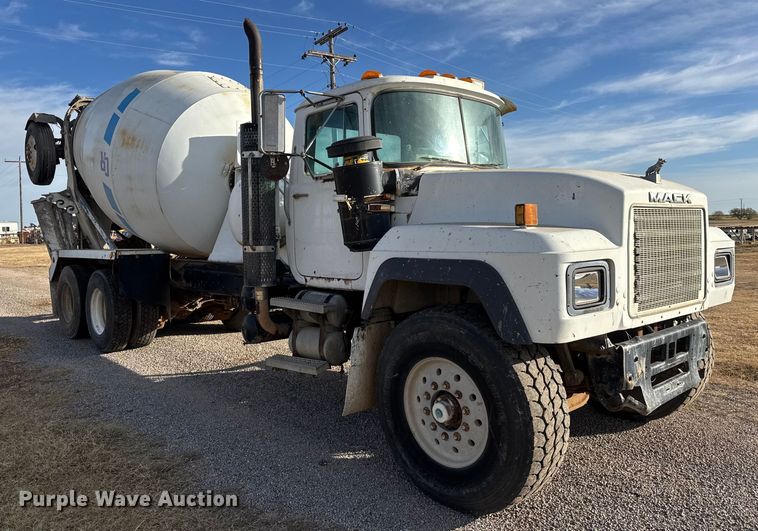 image for item NA9843 1995 Mack RD690S ready mix truck