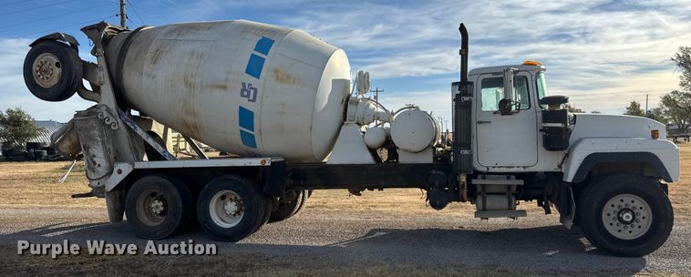 image for item NA9843 1995 Mack RD690S ready mix truck