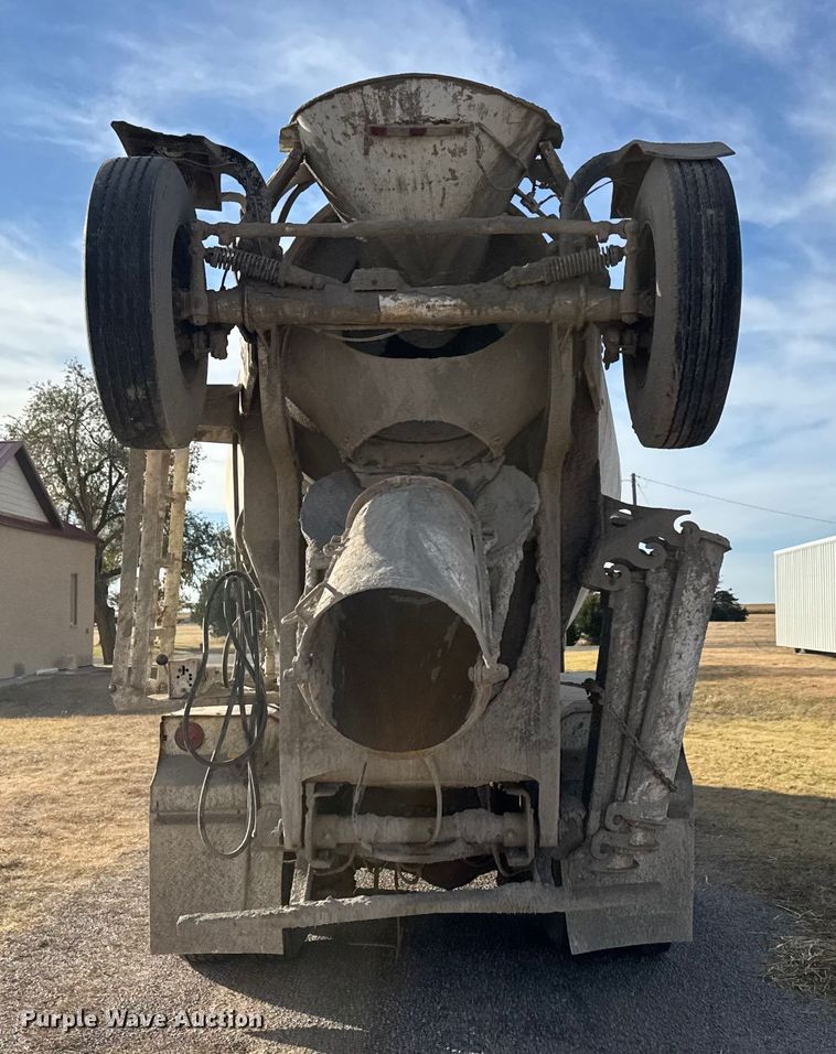 image for item NA9843 1995 Mack RD690S ready mix truck