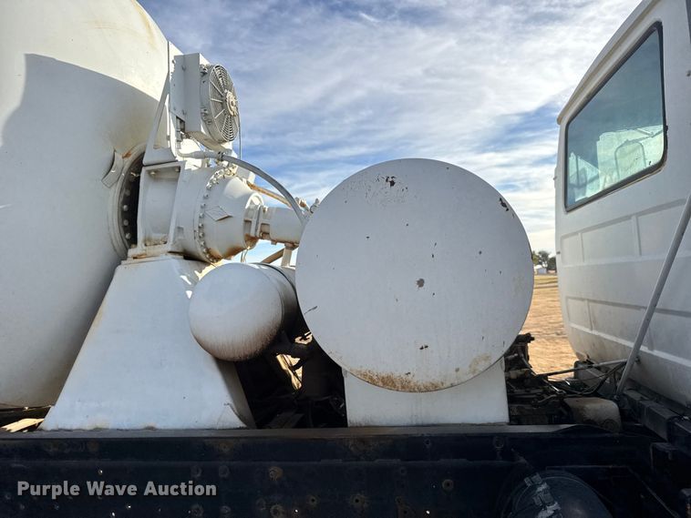 image for item NA9843 1995 Mack RD690S ready mix truck