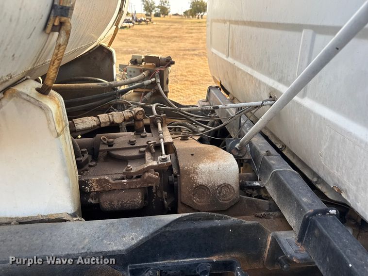 image for item NA9843 1995 Mack RD690S ready mix truck