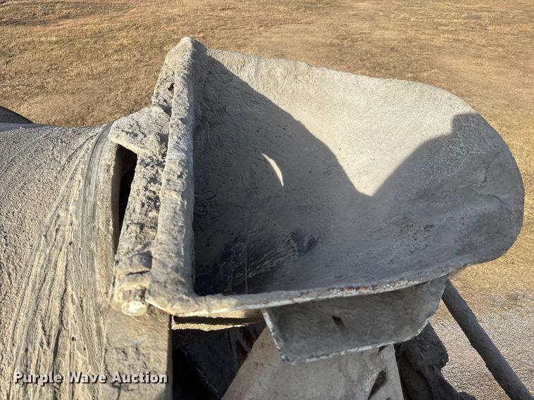 image for item NA9843 1995 Mack RD690S ready mix truck