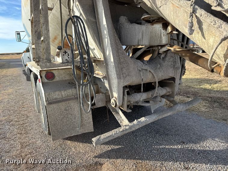 image for item NA9843 1995 Mack RD690S ready mix truck