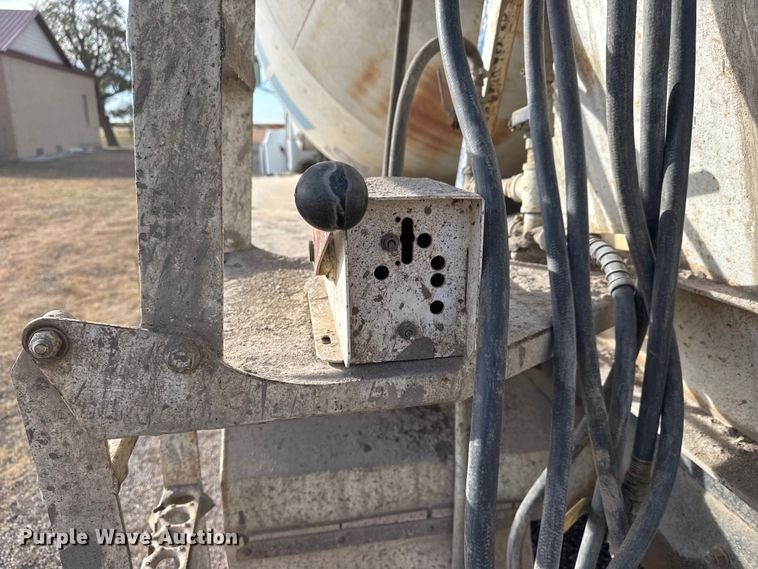 image for item NA9843 1995 Mack RD690S ready mix truck