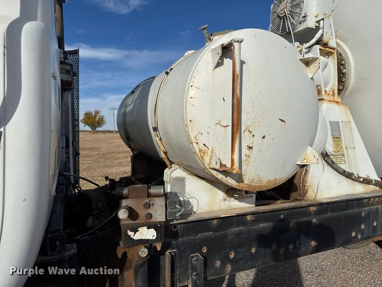 image for item NA9843 1995 Mack RD690S ready mix truck