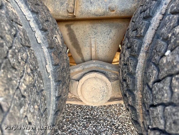 image for item NA9843 1995 Mack RD690S ready mix truck