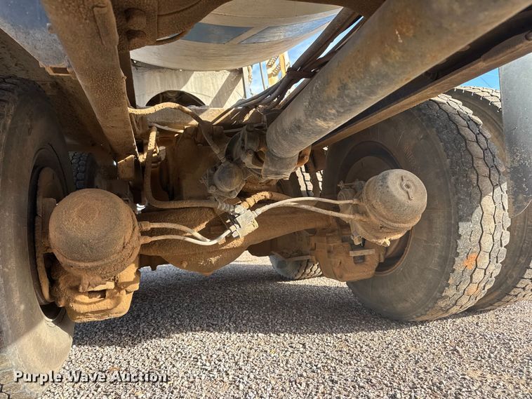 image for item NA9843 1995 Mack RD690S ready mix truck