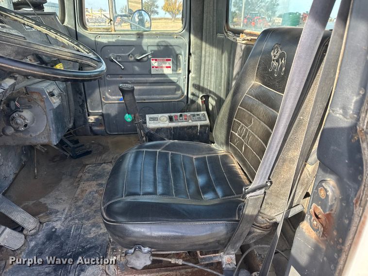 image for item NA9843 1995 Mack RD690S ready mix truck