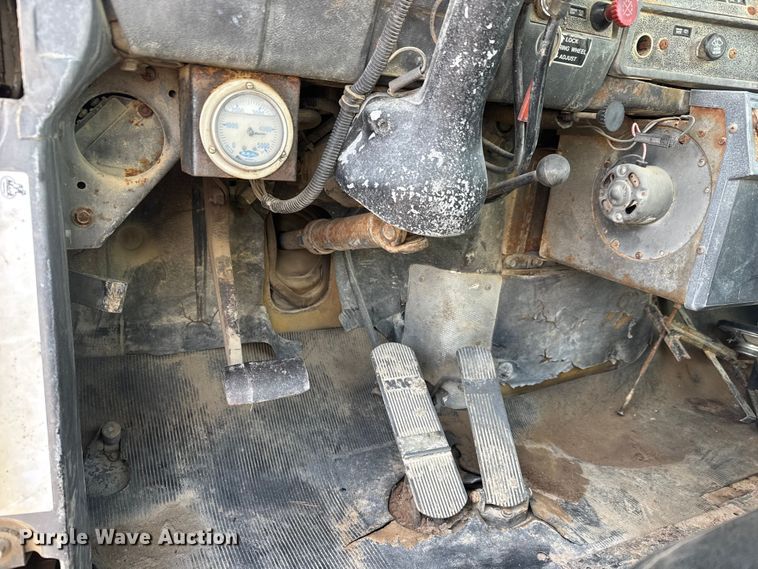 image for item NA9843 1995 Mack RD690S ready mix truck