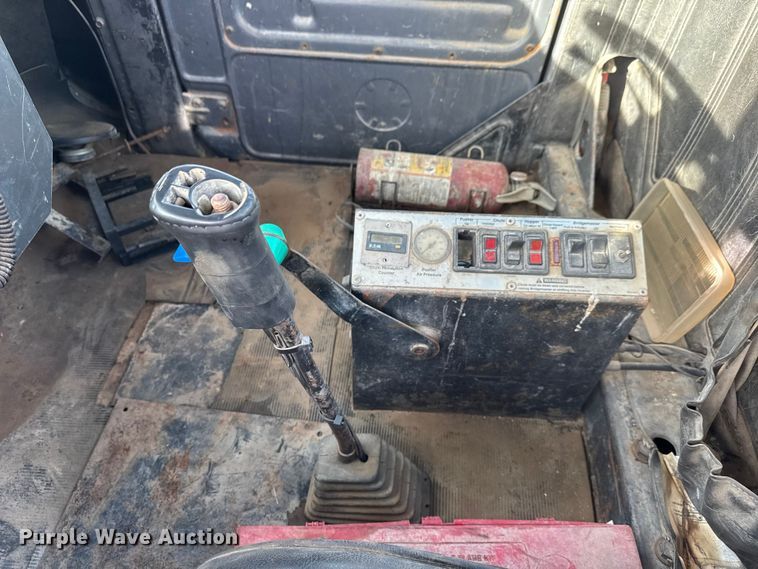 image for item NA9843 1995 Mack RD690S ready mix truck