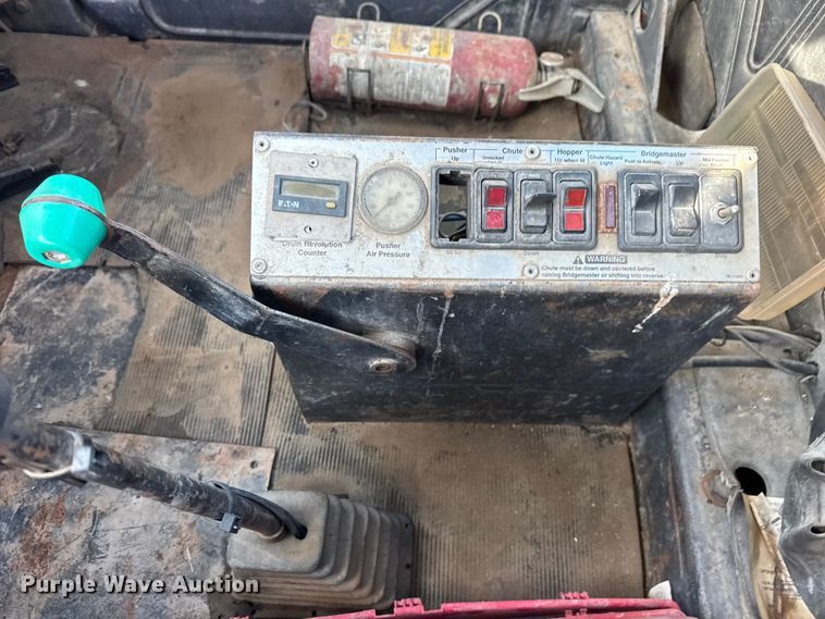 image for item NA9843 1995 Mack RD690S ready mix truck