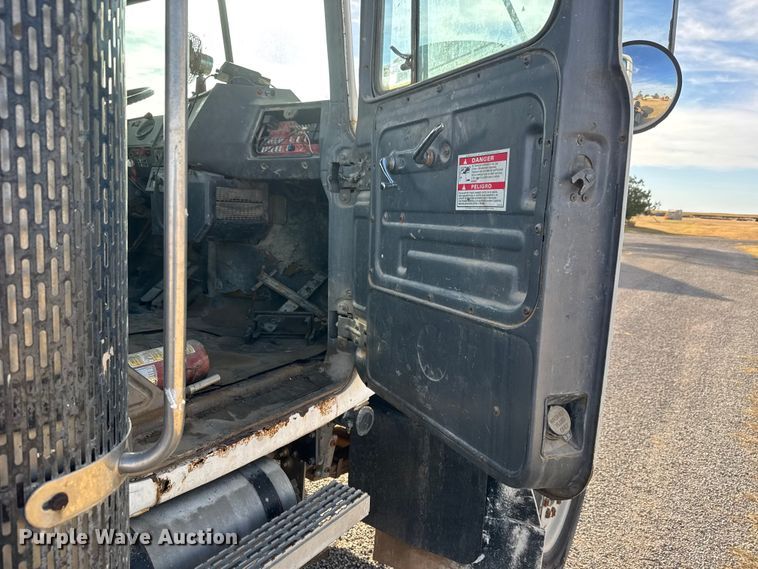 image for item NA9843 1995 Mack RD690S ready mix truck