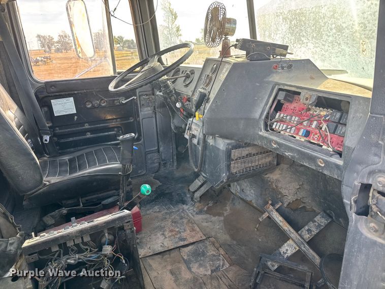 image for item NA9843 1995 Mack RD690S ready mix truck