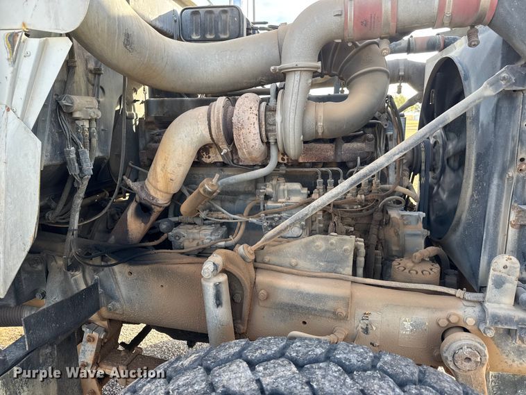 image for item NA9843 1995 Mack RD690S ready mix truck