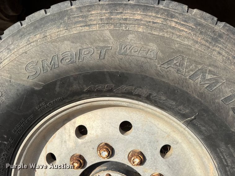 image for item NA9843 1995 Mack RD690S ready mix truck